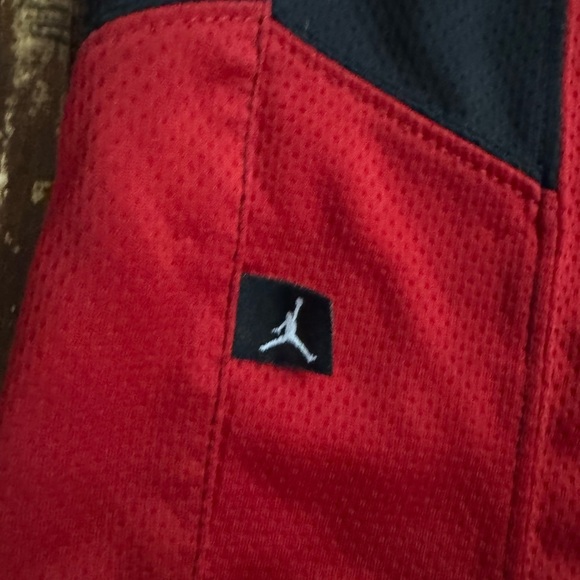 Jordan Red and Black Skorts with Dynamic Color-Blocking - Picture 3 of 5